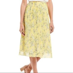 Alex Marie Floral Pleated Skirt Size 6